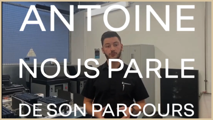 Portrait photographique d'Antoine, notre collaborateur témoignant en vidéo sur le poste de mécanicien réparateur de batteries.